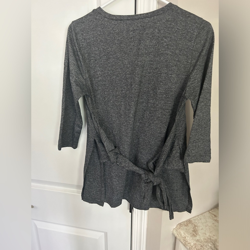 Doe & Rae Gray 3/4 Sleeve Tie Back Top Small